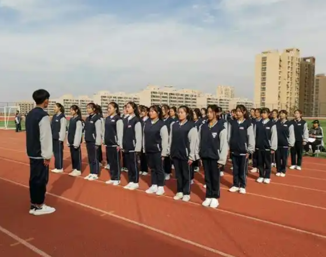 实时收集学生运动负荷心率等数据为学生个性化训练供给科学依据